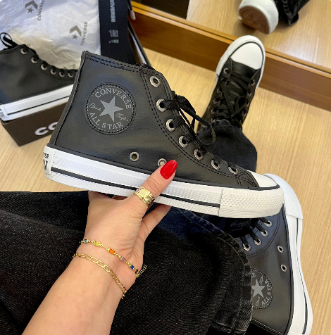 Converse All Star Cano Alto (Chuck Taylor) Preto em Couro Sintético