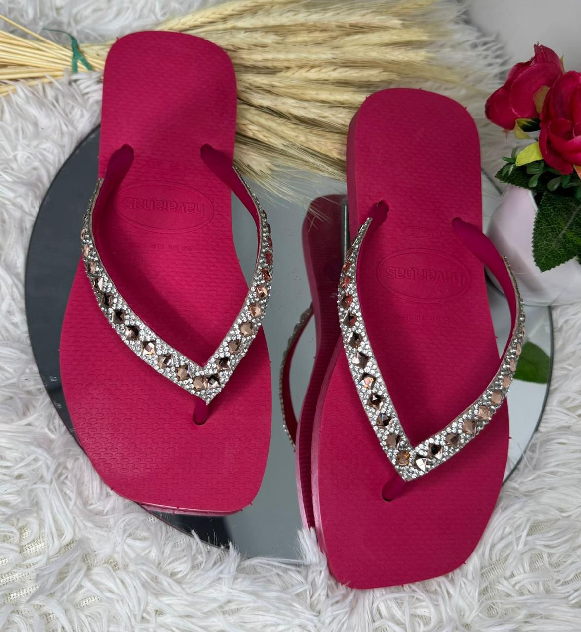 Chinelo Havaianas Bico Quadrado com pedrarias e strass  (Atacado 12 pares)