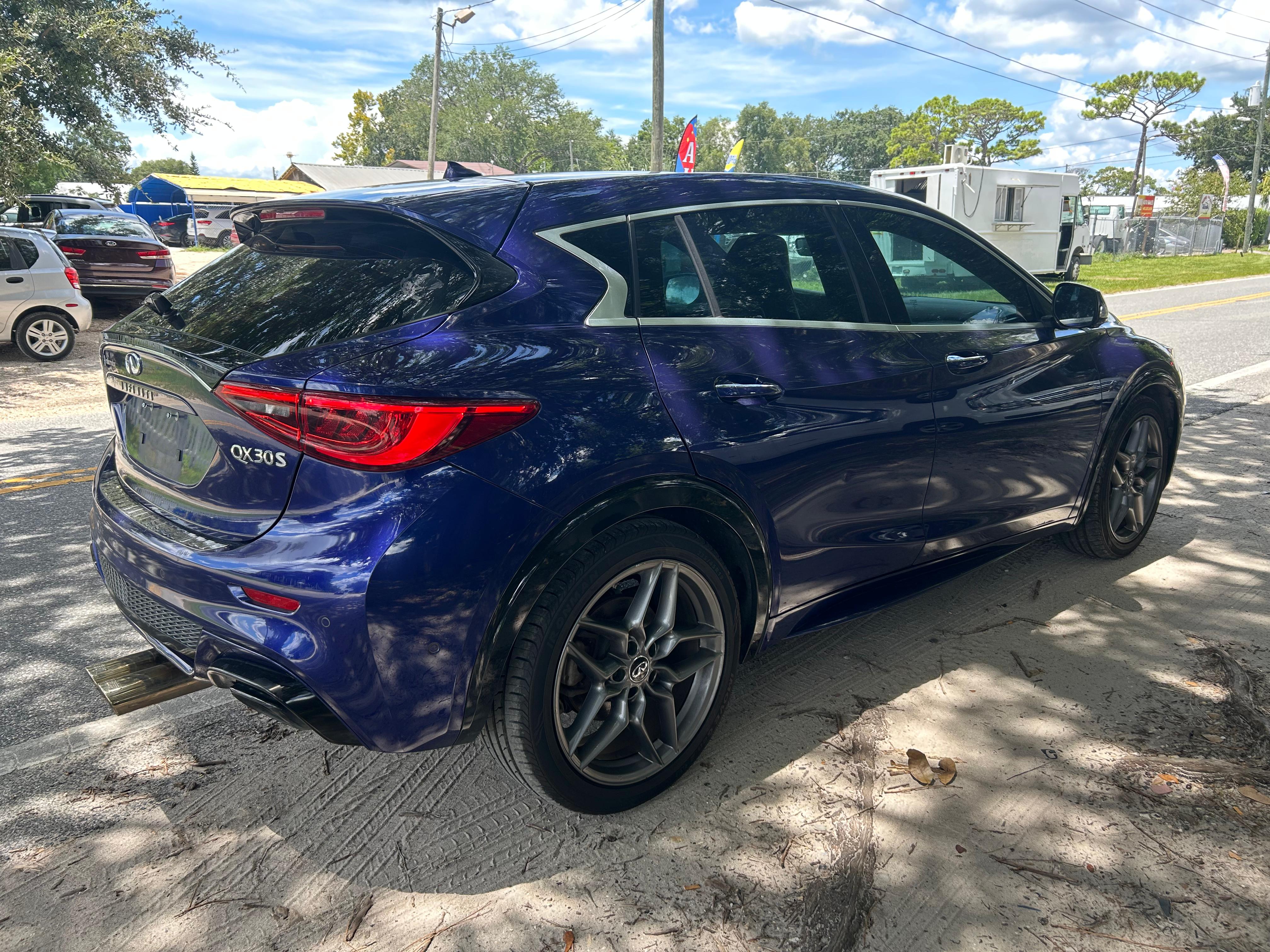 2017 INFINITI QX30
