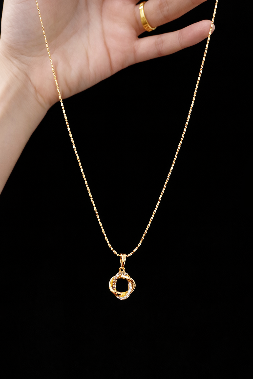 Round Shaped Loop Pendant Chain