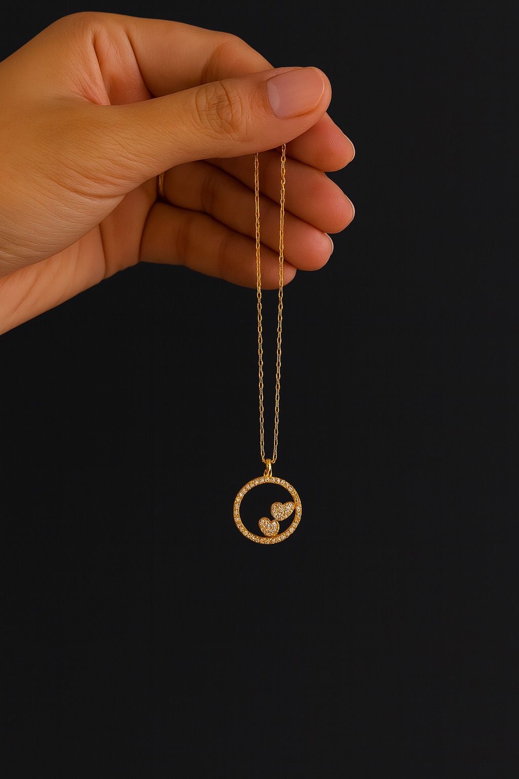 Elegant Gold Pendant Necklace