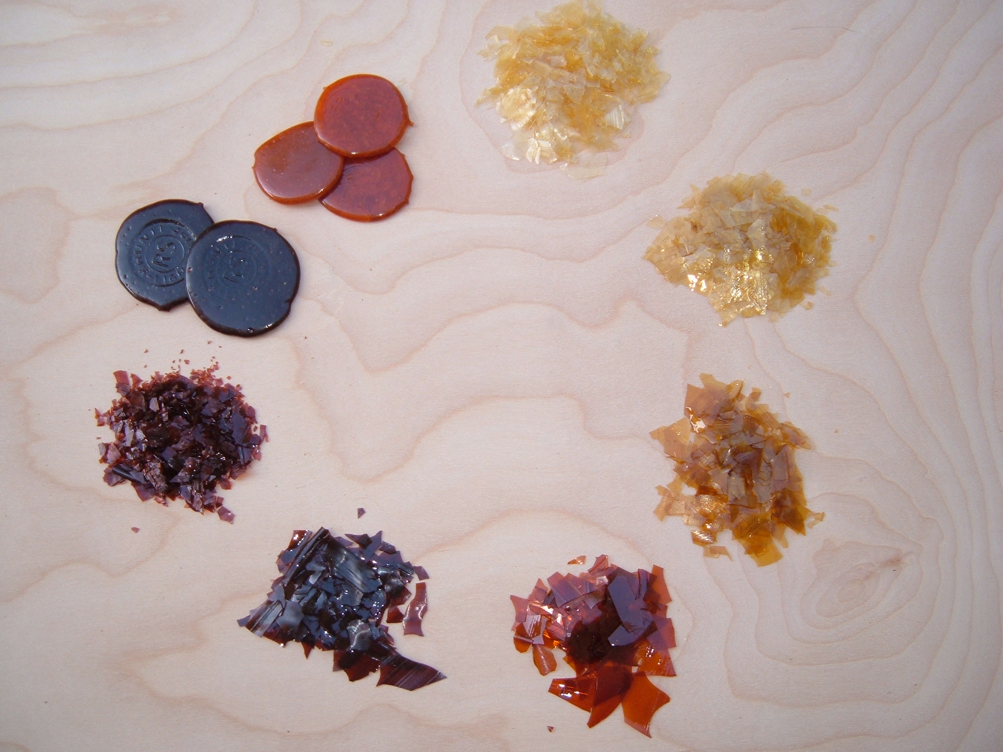 Sample Dewaxed Orange Shellac Flakes