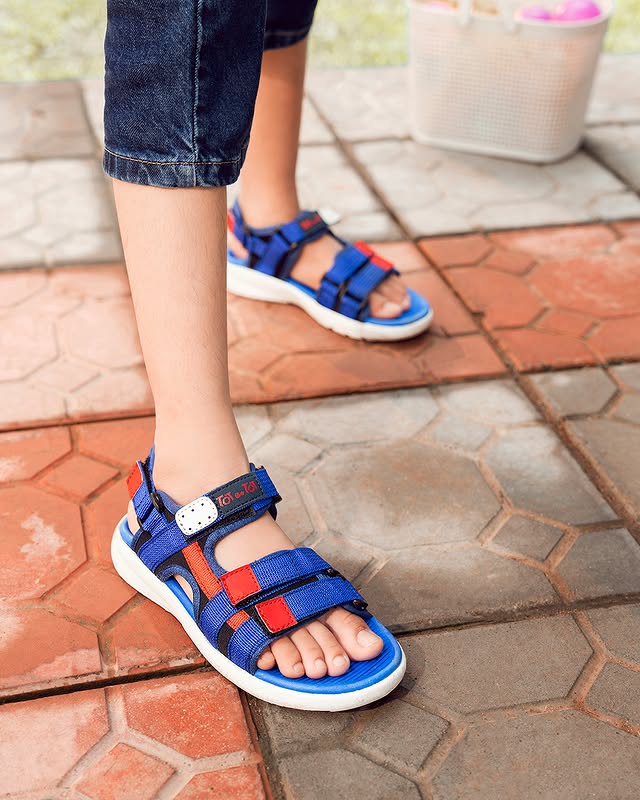 Kids' Outdoor Sandals