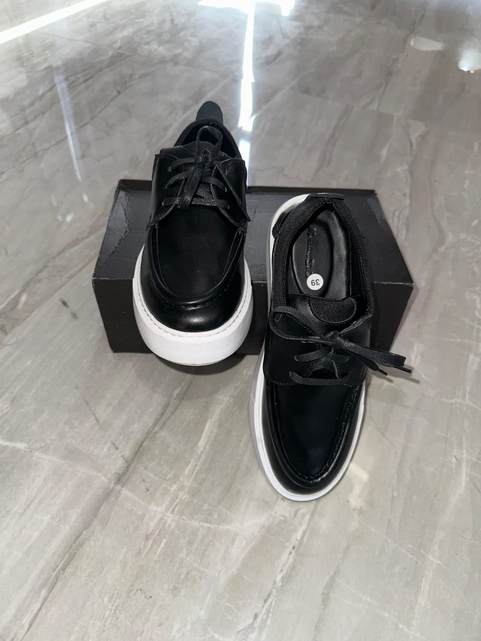 صباط جلد سوميلة كومة ميديكال – راحة وأناقة طوال اليوم