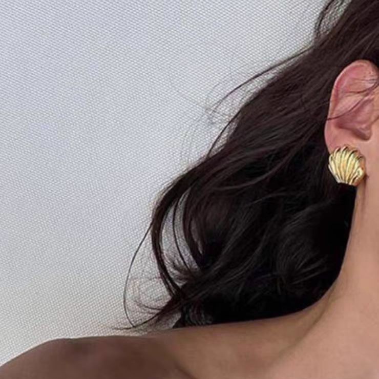 French Vintage Shell Shaped Earrings, High-Shine Textured clip-on earring, Luxury Ear Accessories Gold Shell Earrings