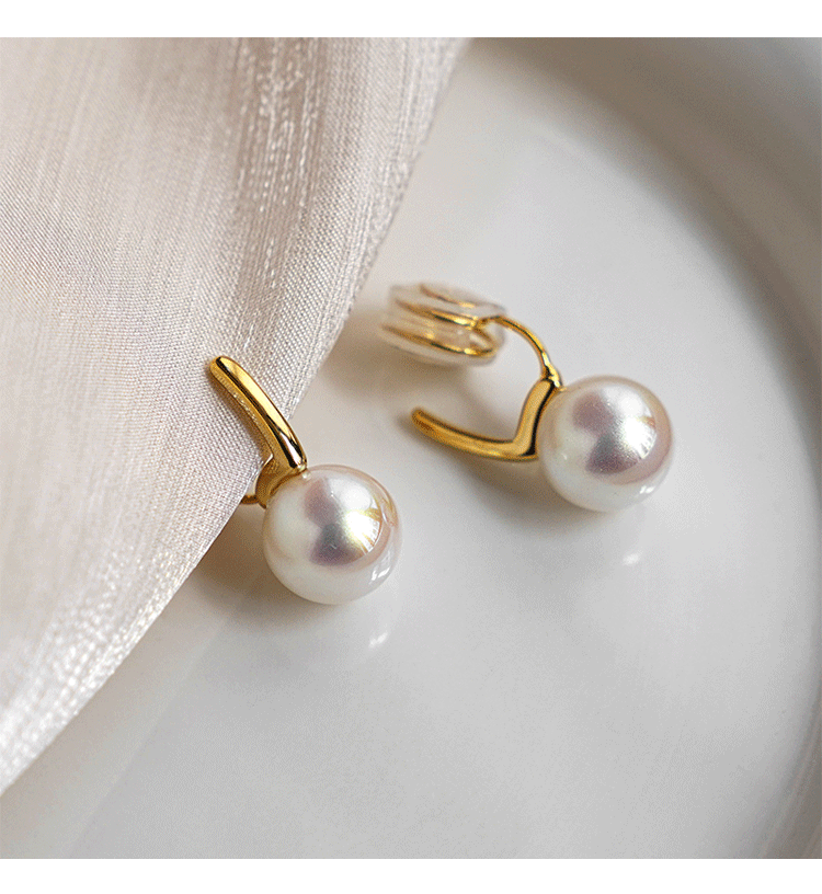 The Pearl Embrace: Pain-Free Clip-On Earrings