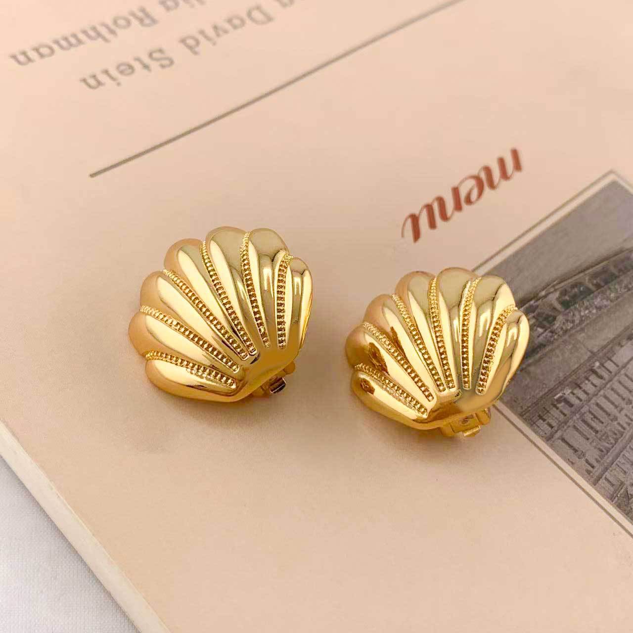 French Vintage Shell Shaped Earrings, High-Shine Textured clip-on earring, Luxury Ear Accessories Gold Shell Earrings