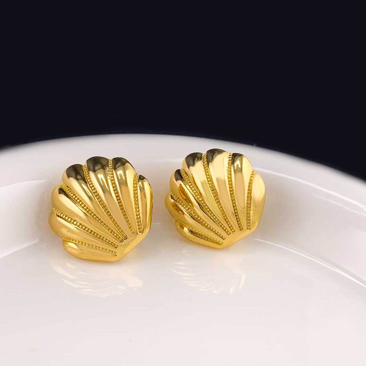 French Vintage Shell Shaped Earrings, High-Shine Textured clip-on earring, Luxury Ear Accessories Gold Shell Earrings