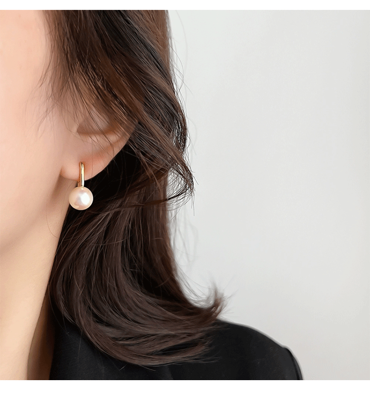 The Pearl Embrace: Pain-Free Clip-On Earrings