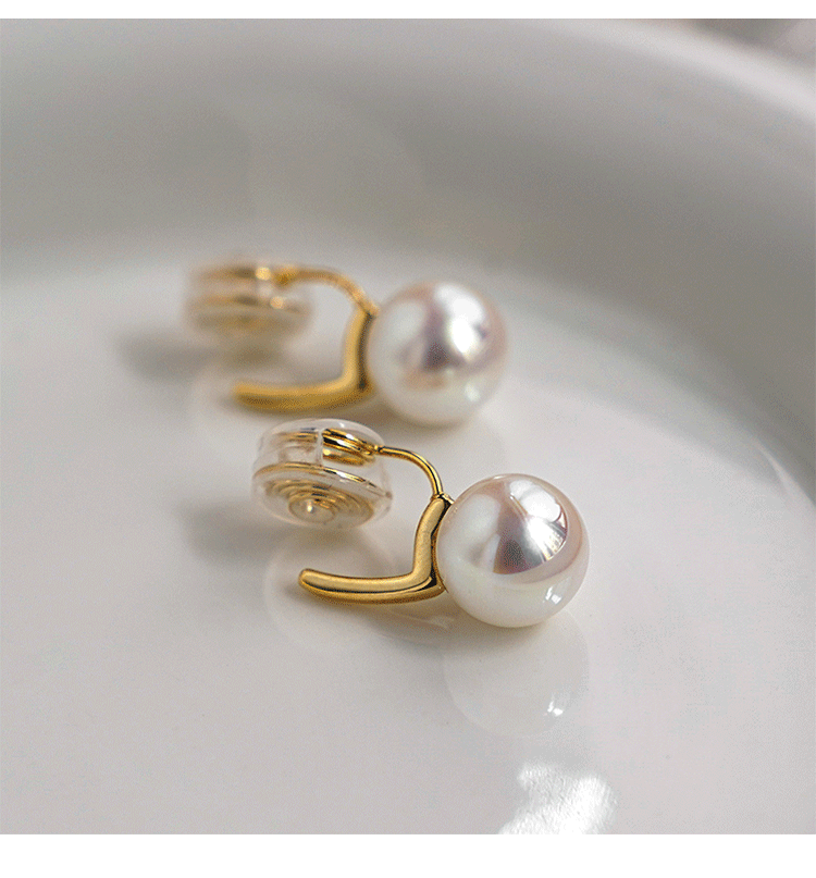 The Pearl Embrace: Pain-Free Clip-On Earrings