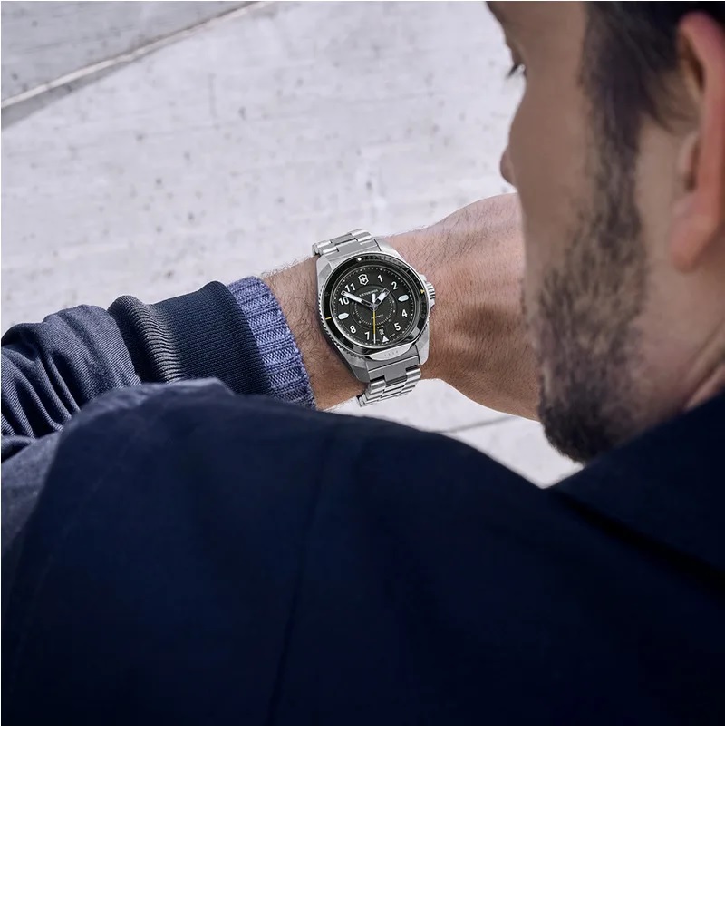 Victorinox Swiss Army Men's Watch שעון Journey 1884 241981 ויקטורינוקס שוויץ אוטומטי רצועת מתכת לוח שחור 43 מ”מ