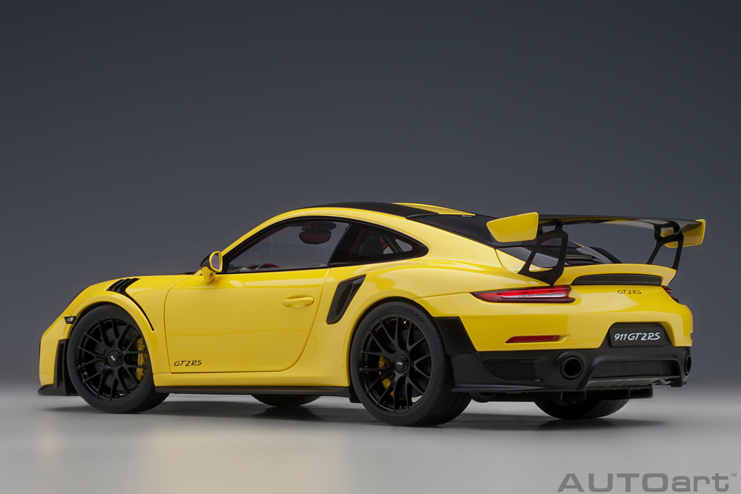 Porsche 911 GT2 RS - Racing Yellow - (78172)