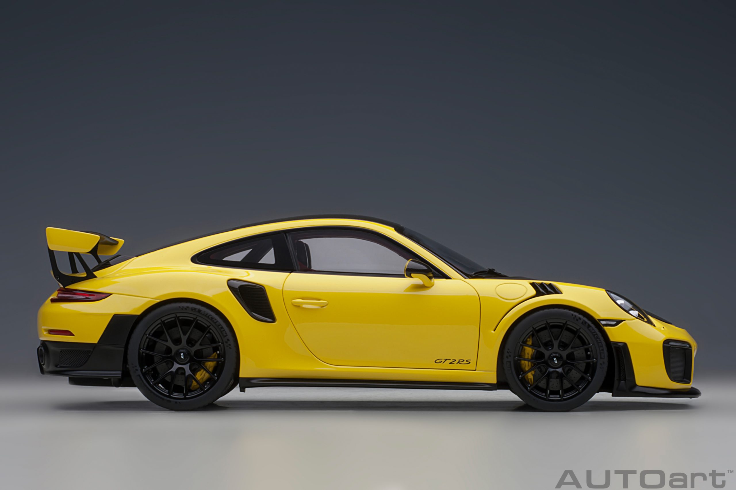 Porsche 911 GT2 RS - Racing Yellow - (78172)
