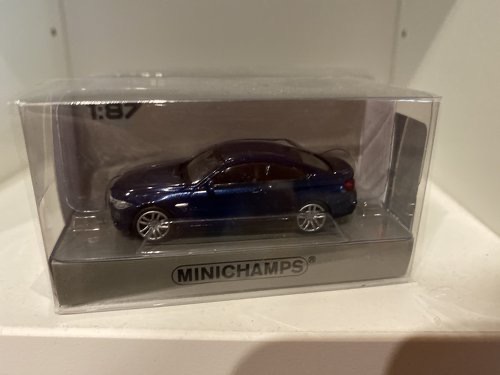 BMW M4 Coupé - Blau metallic - (870027201)