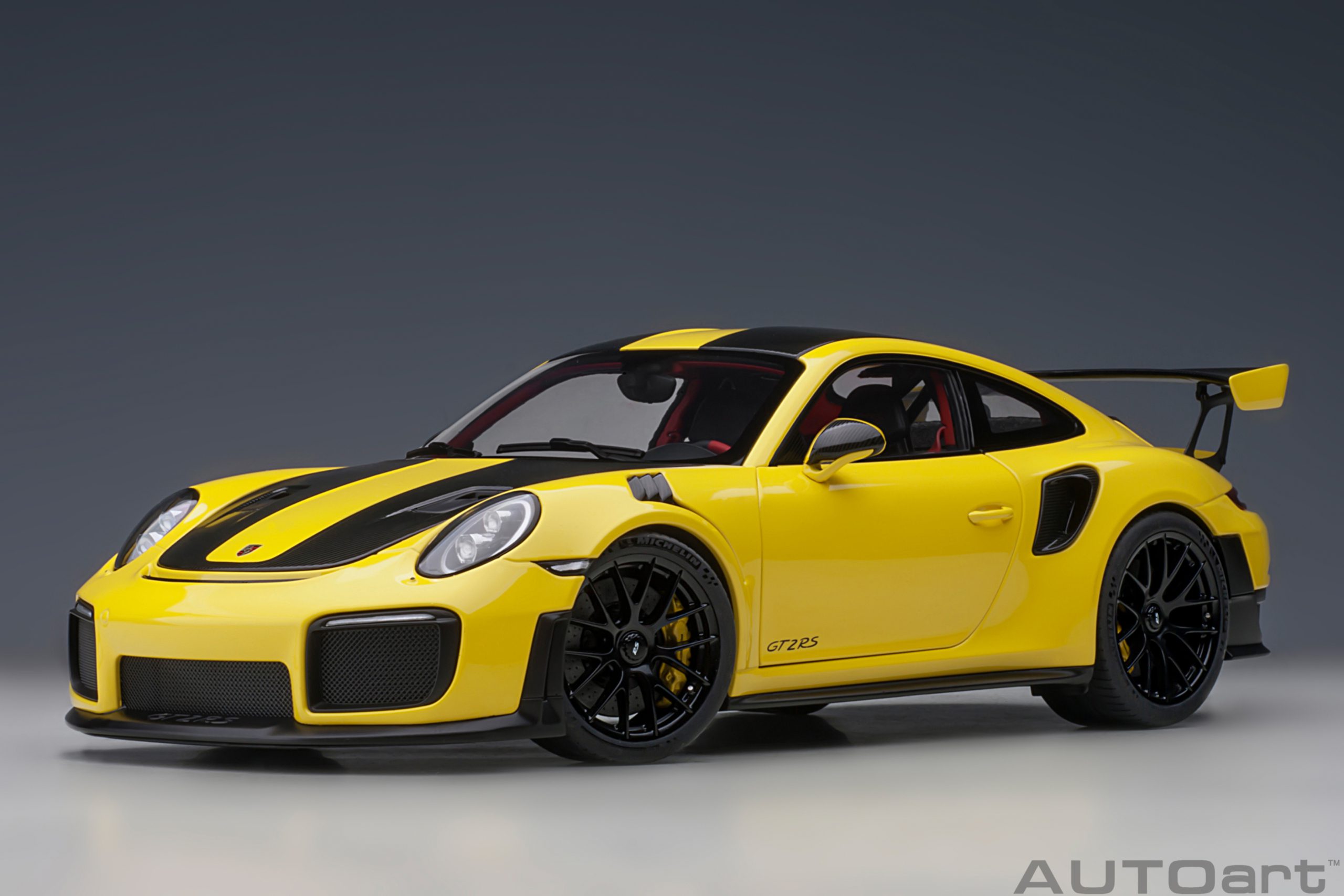 Porsche 911 GT2 RS - Racing Yellow - (78172)