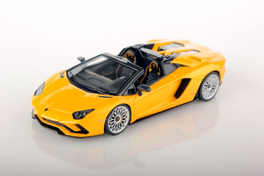 Lamborghini Aventador S Roadster - New Giallo Orion - (LS482E)