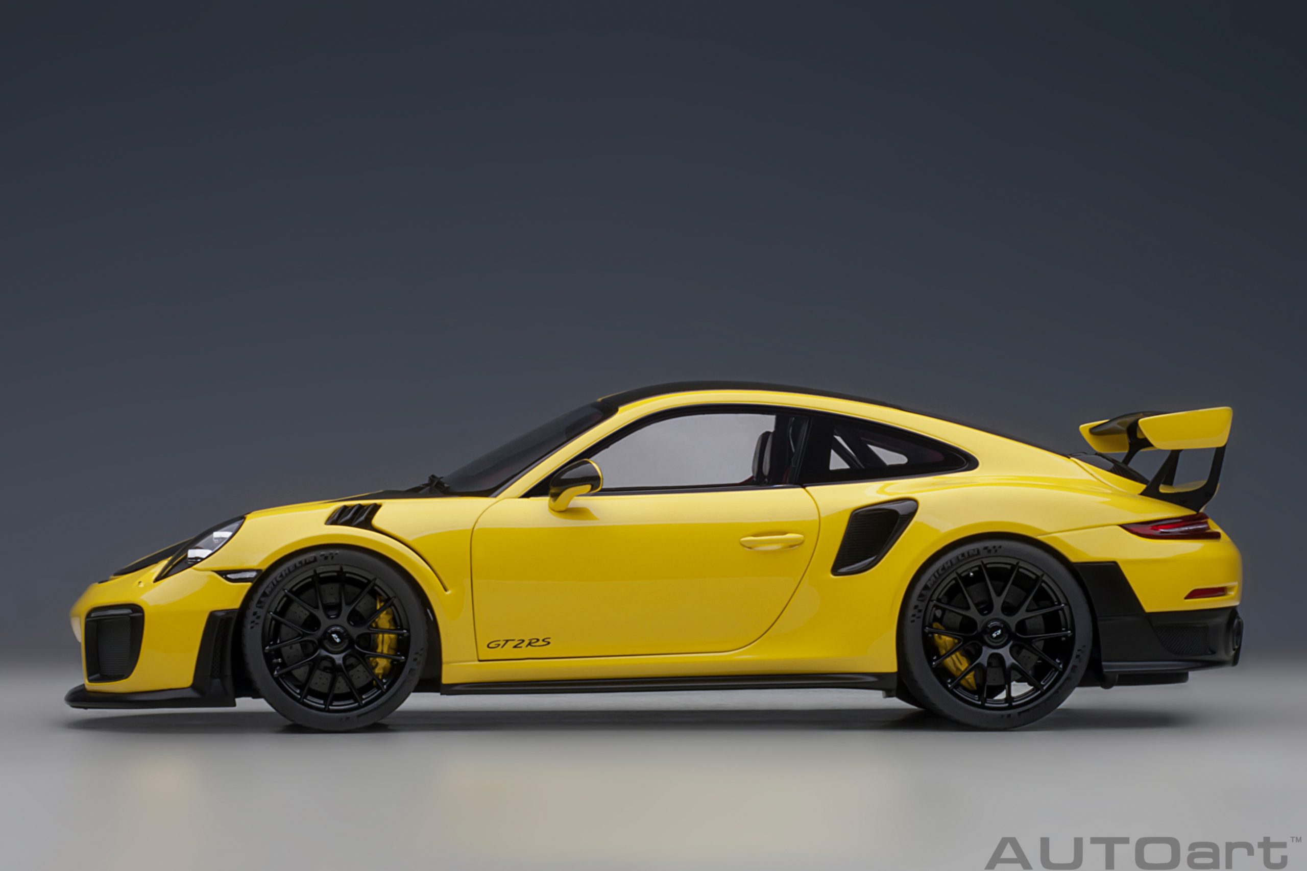 Porsche 911 GT2 RS - Racing Yellow - (78172)