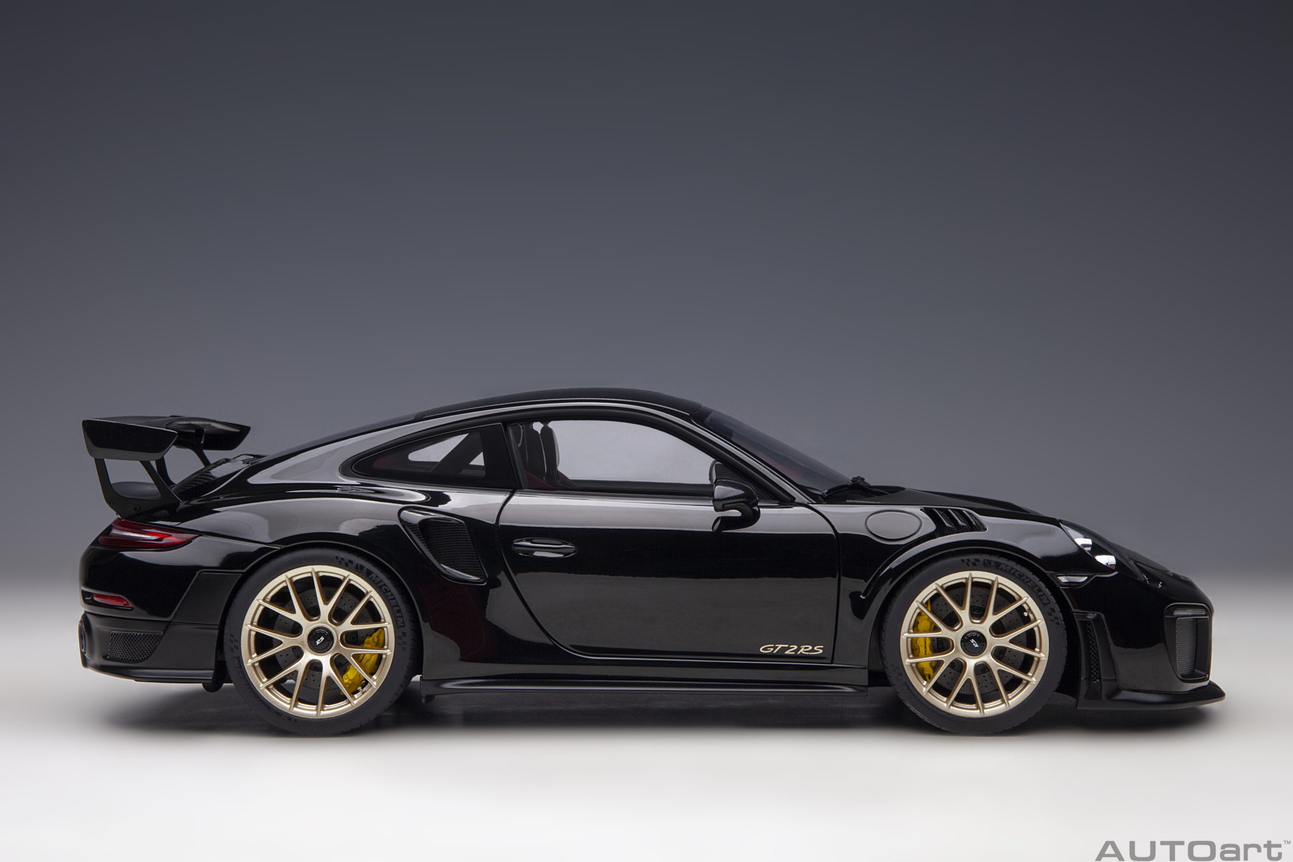 Porsche 911 GT2 RS - Black - (78186)