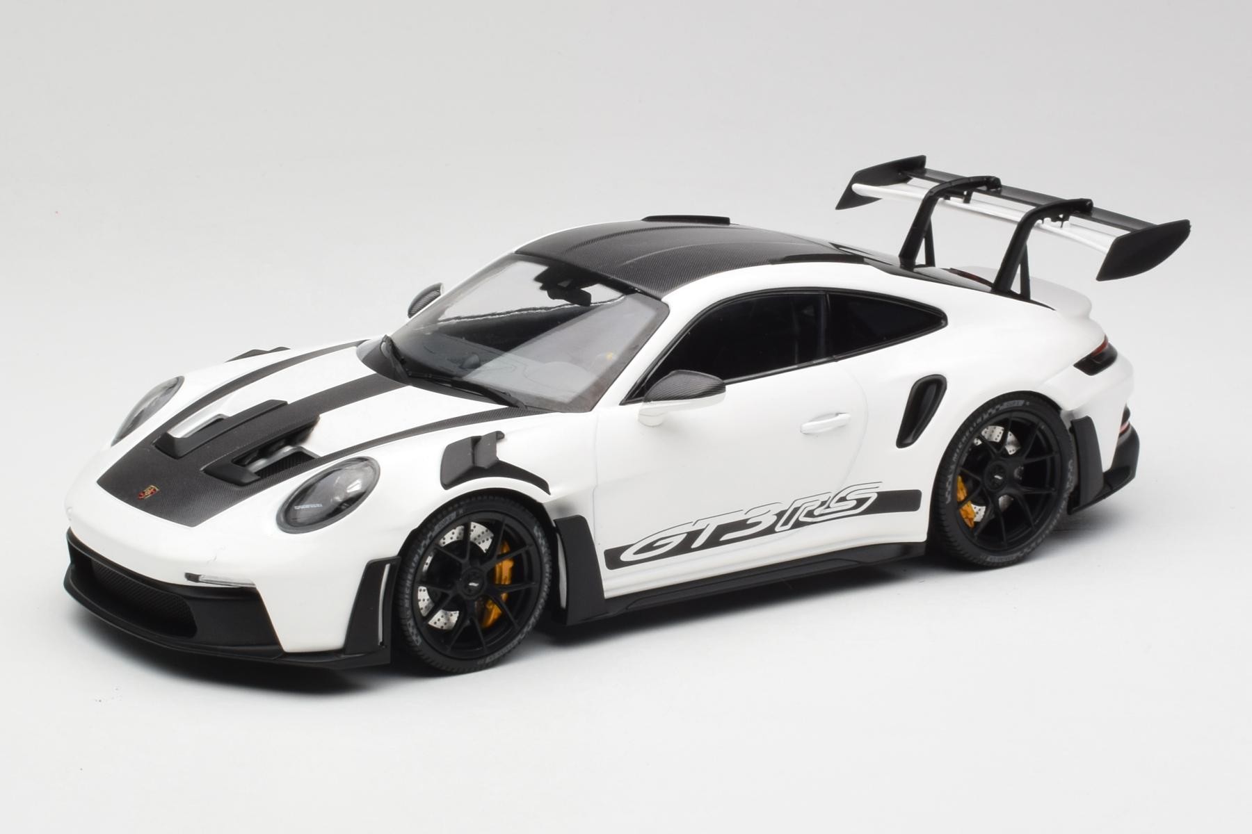Porsche 911 (992) GT3 RS - Weiß mit schwarzen Felgen - (155062230)