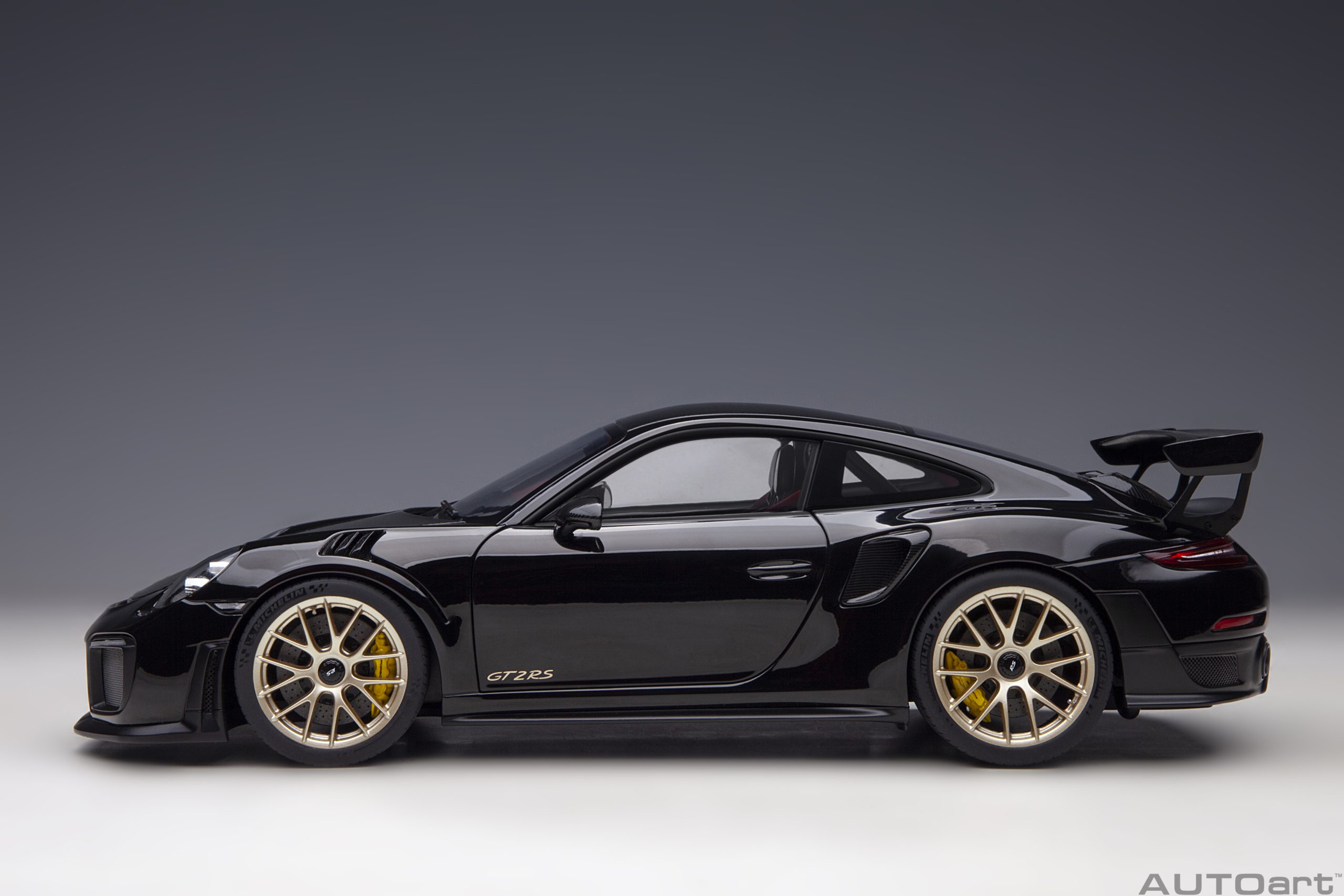 Porsche 911 GT2 RS - Black - (78186)