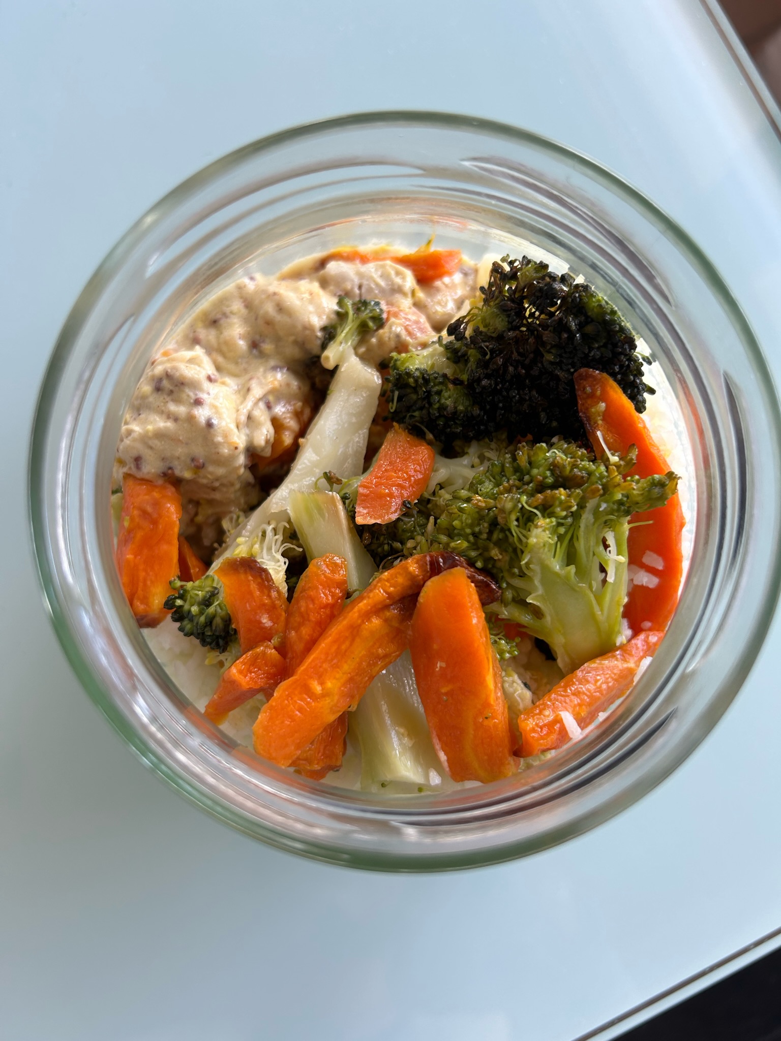 Vendredi - (VÉGÉ) Hachis parmentier de lentilles vertes et patate douce avec des légumes rôtis