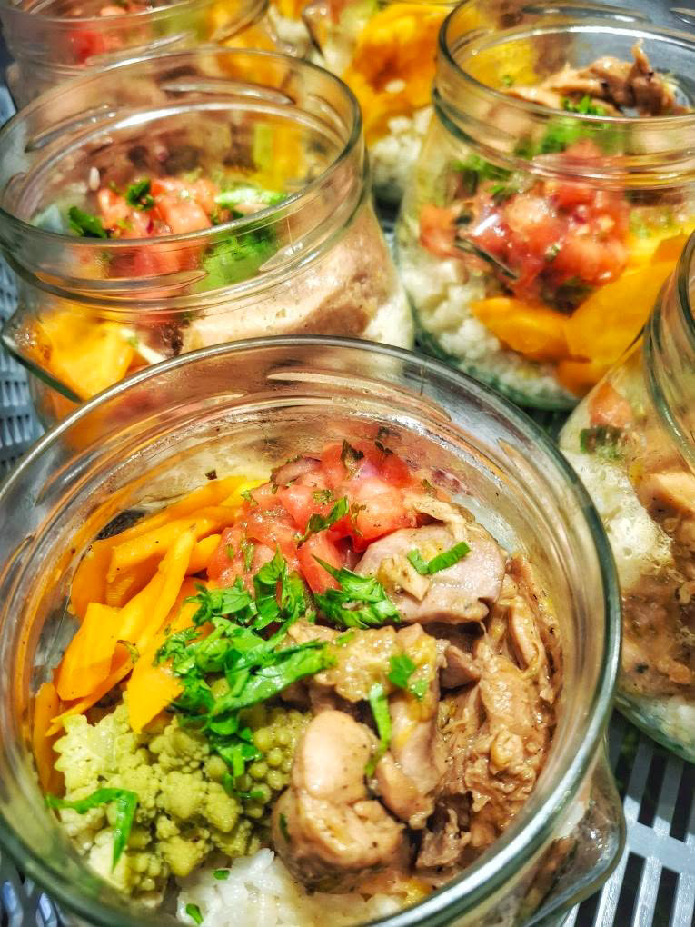 Mercredi - Effiloché de poulet au piment fumée, pâtes et pois chiche bio en sauce tomate maison au guanciale (BIO)