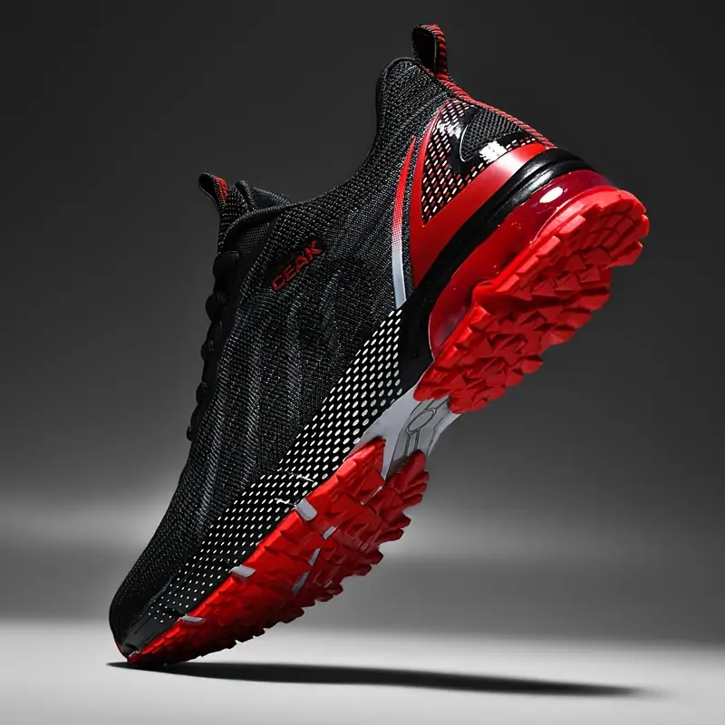 Chaussures de sport noires et rouges