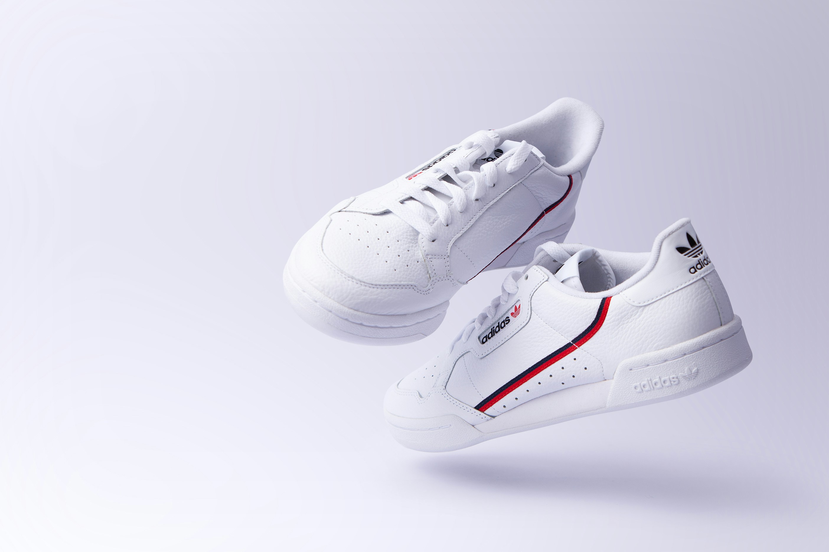 SPORTS SHOES