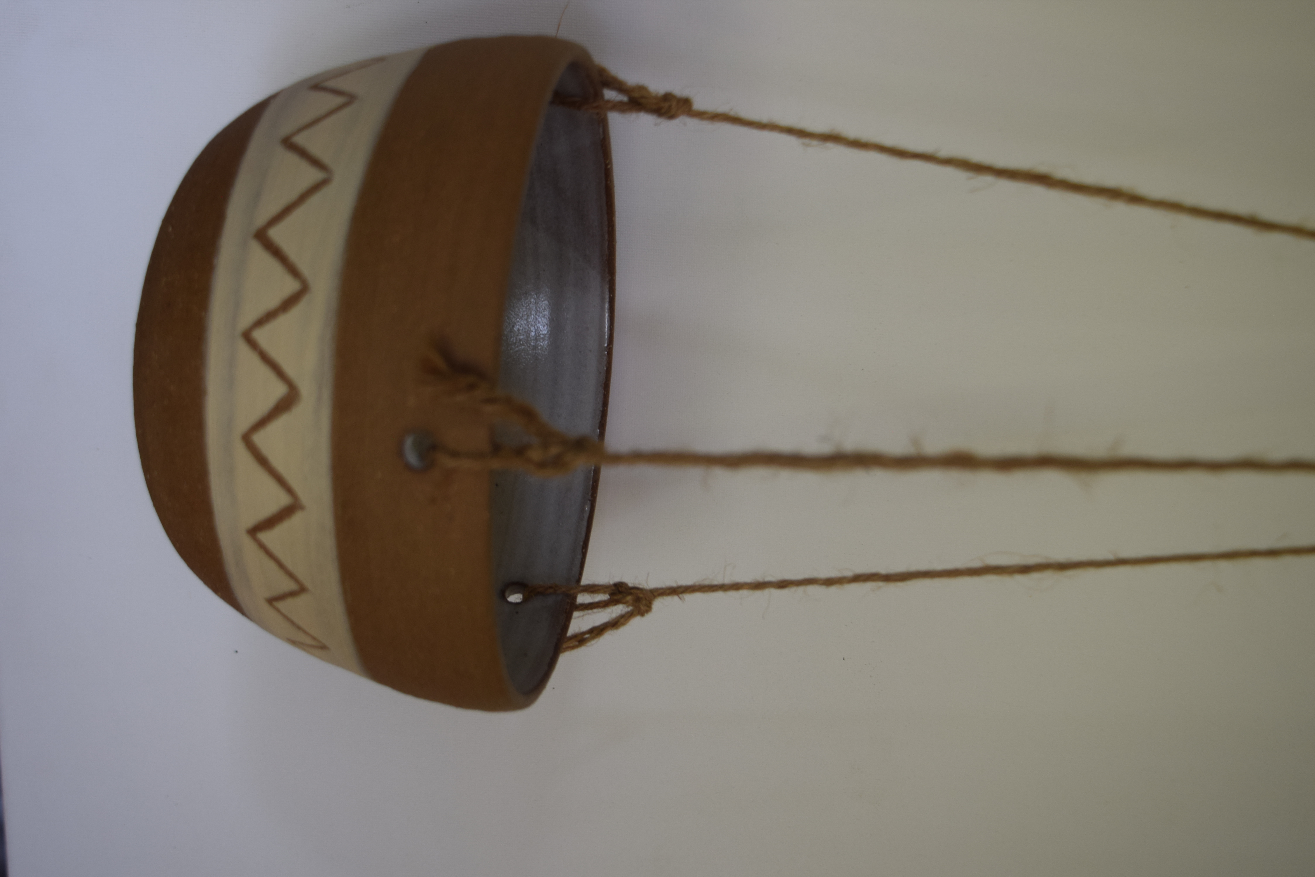 Pot suspendu terre et corde