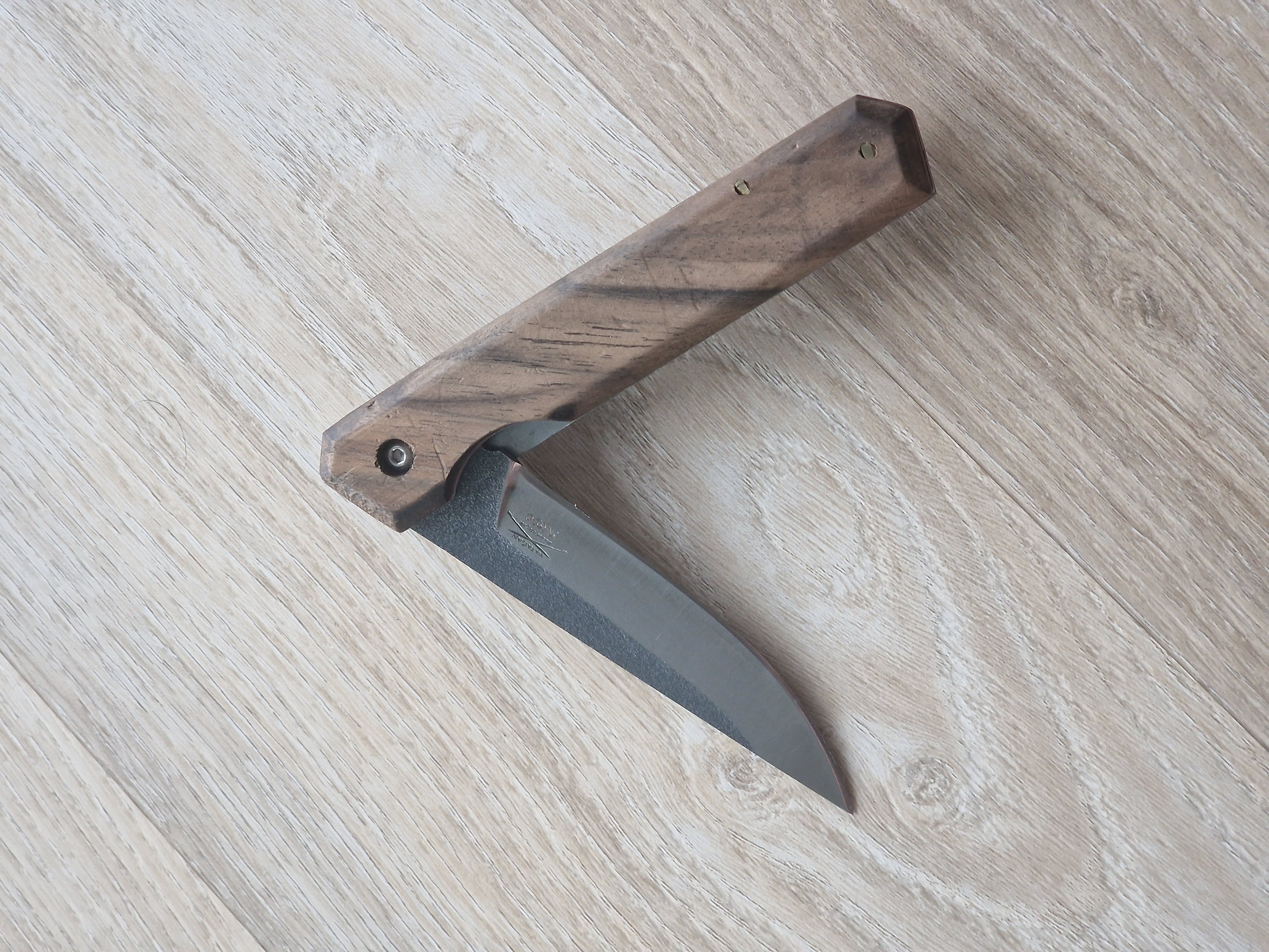 Böhler N690 Gentleman Zakmes met Notenhouten Handvat (20 cm)