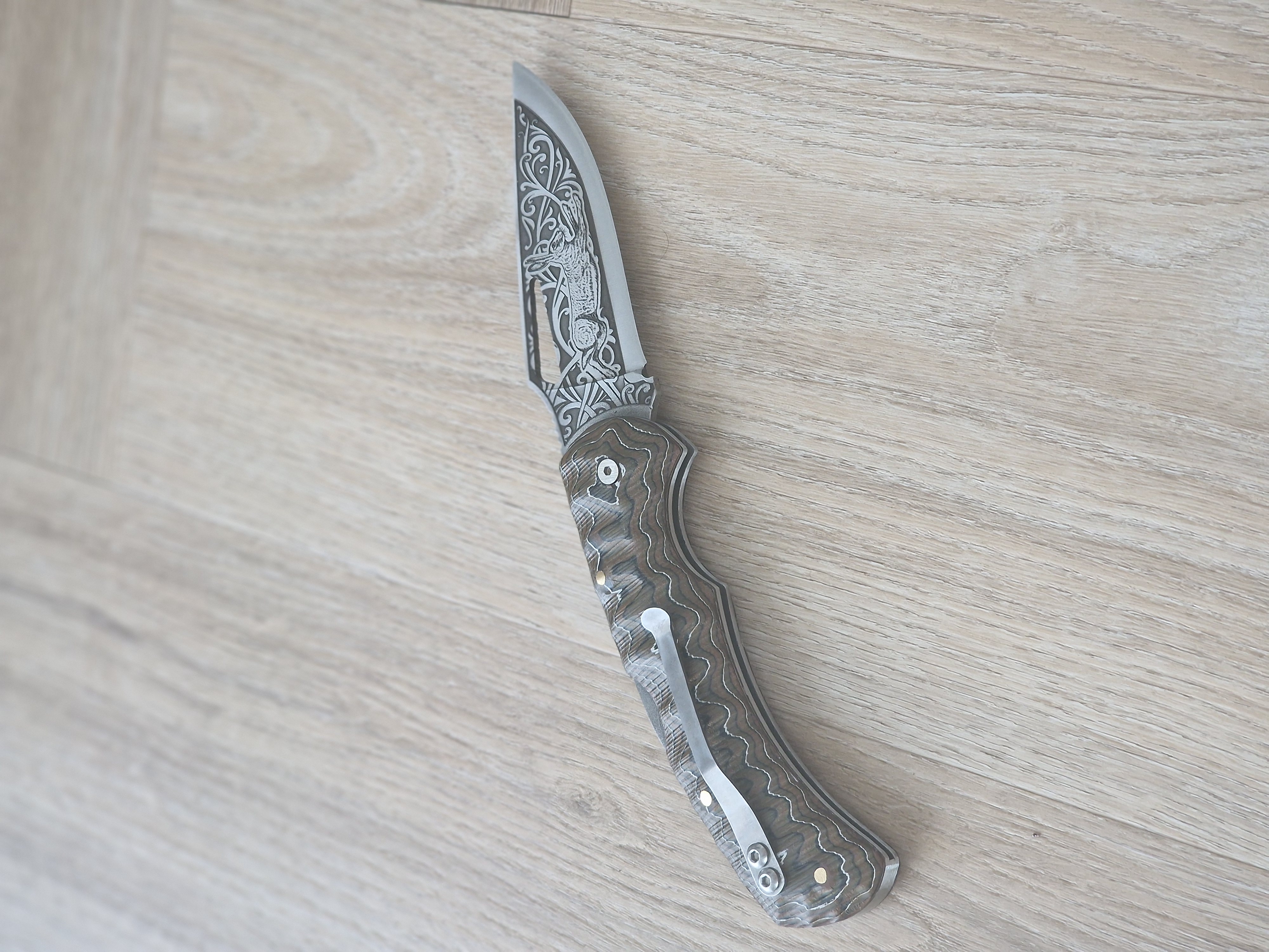 🌟 Zakmes met Lasergegraveerd Lemmet (Konijn) & Composiet Handvat (23 cm)