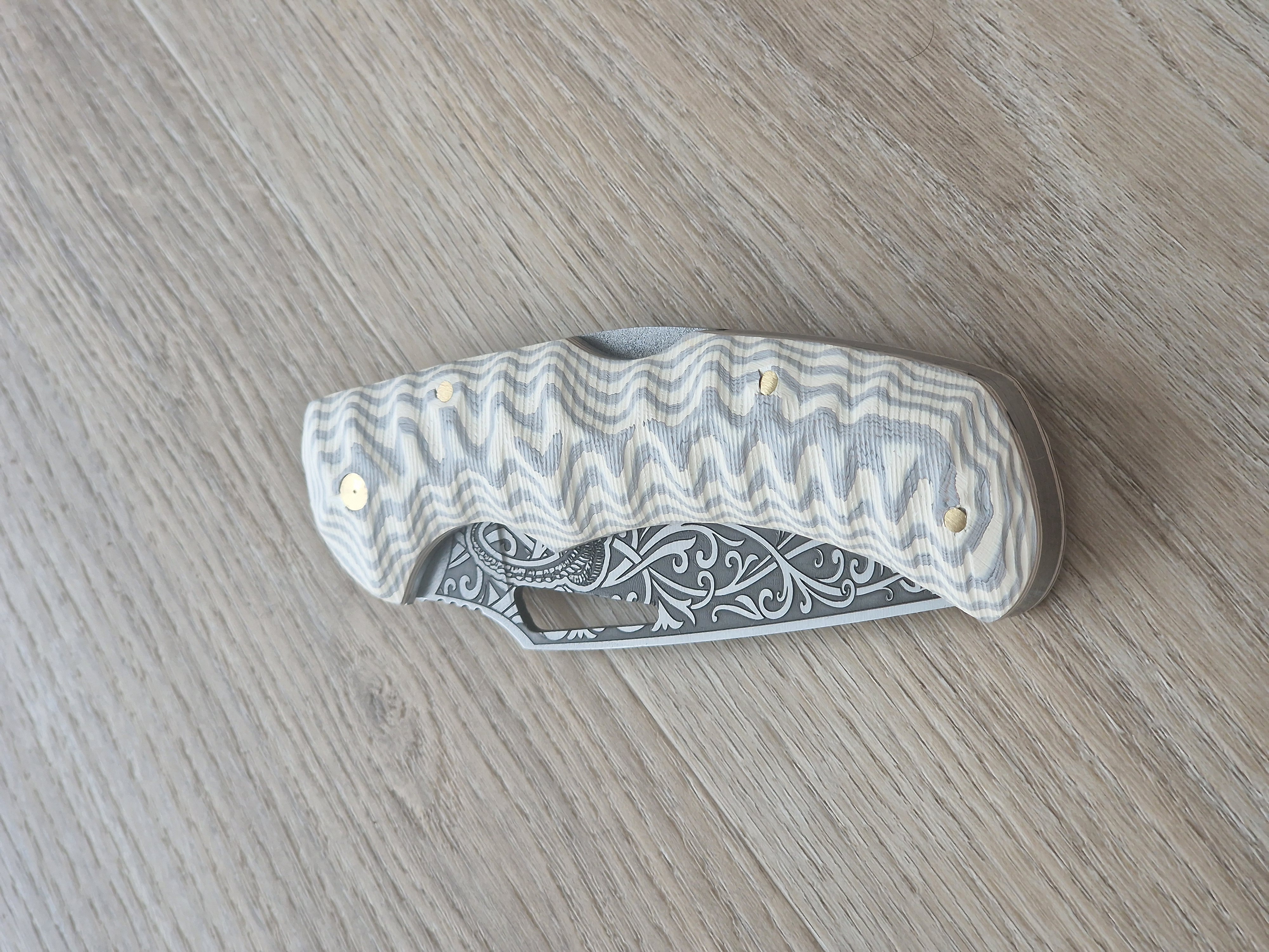 🌟 Handgemaakt Zakmes met Lasergegraveerd Lemmet & Composiet Handvat (23 cm)