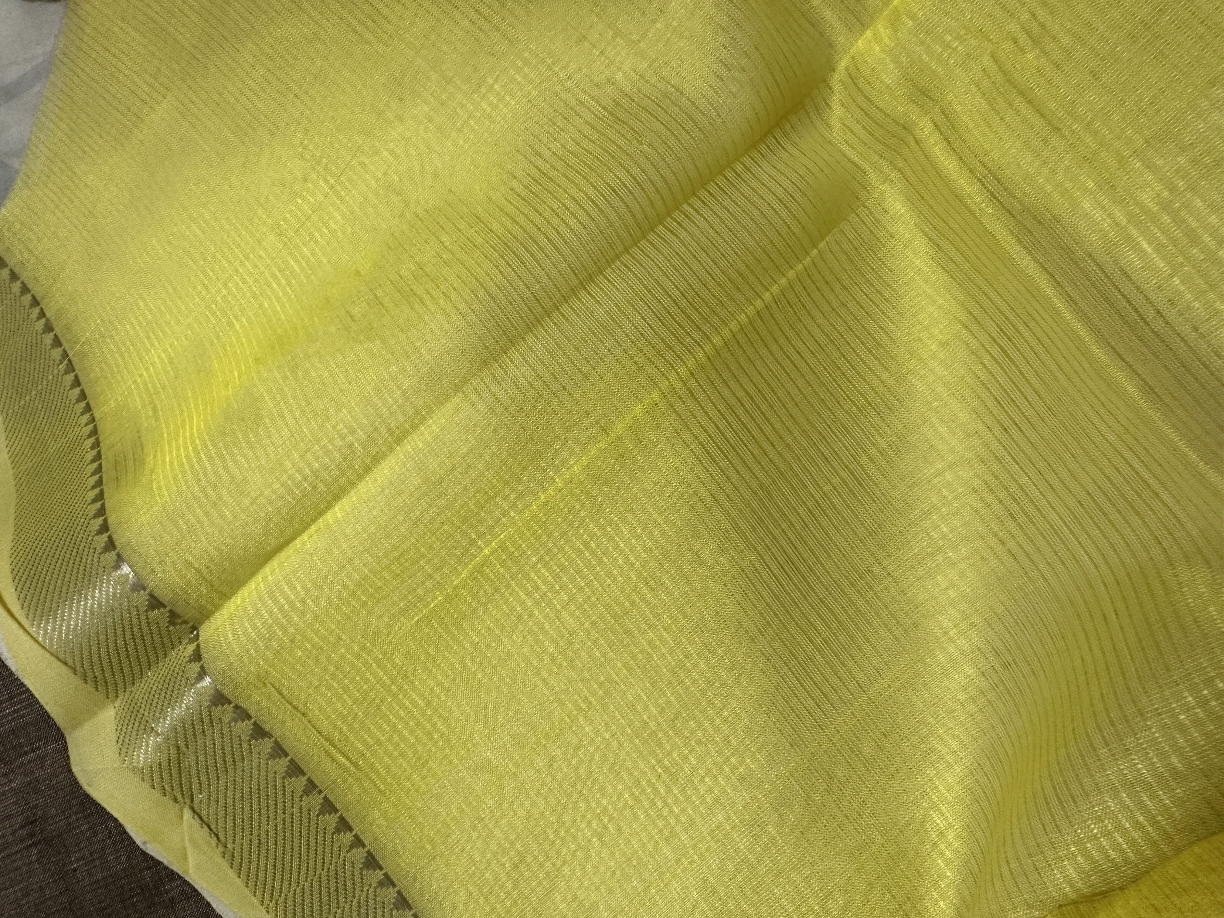 Elegant Yellow and White Mangalagiri Pattu 