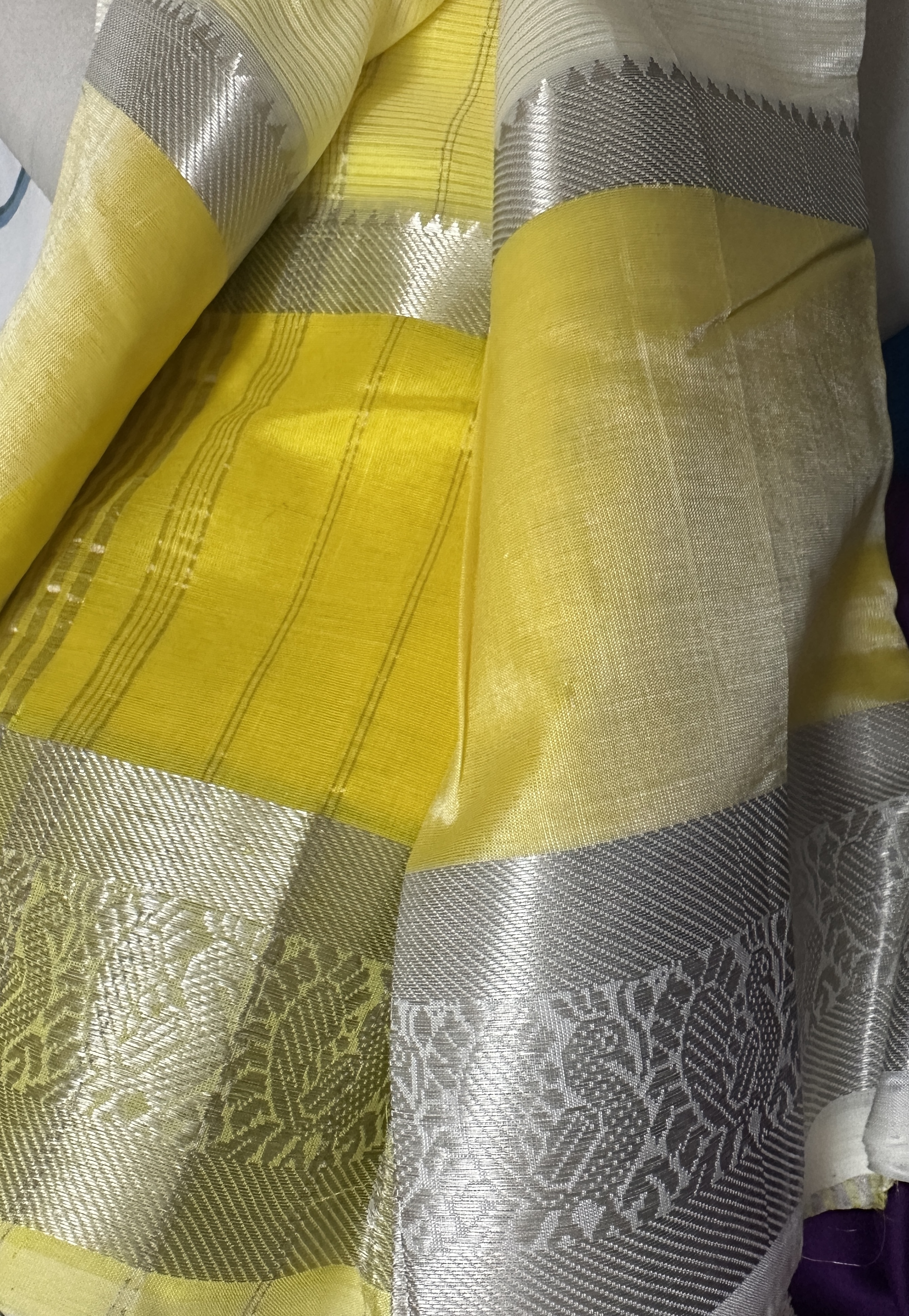 Elegant Yellow and White Mangalagiri Pattu 