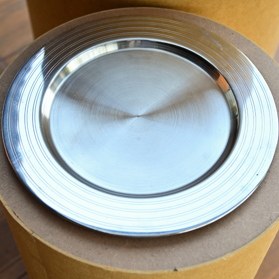 Sousplat em aço inox com acabamento polido