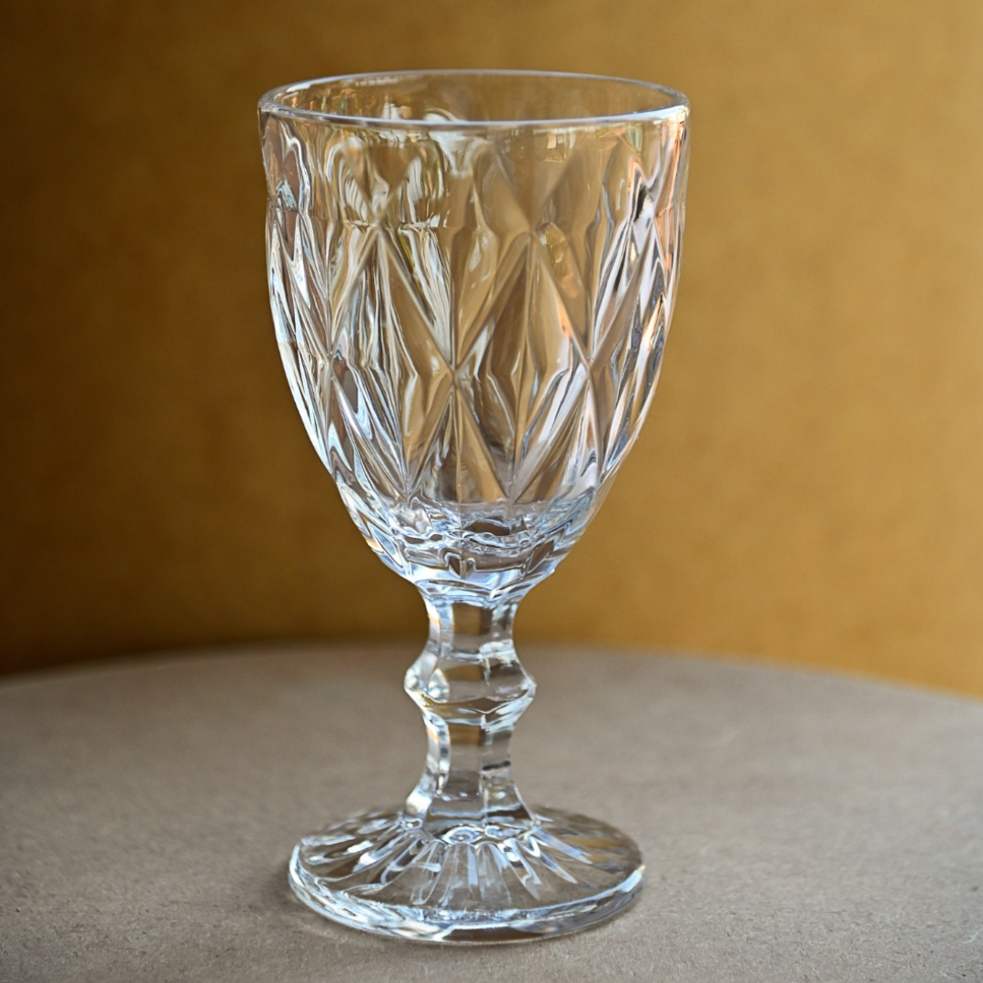 Taça retrô de vidro transparente com relevo