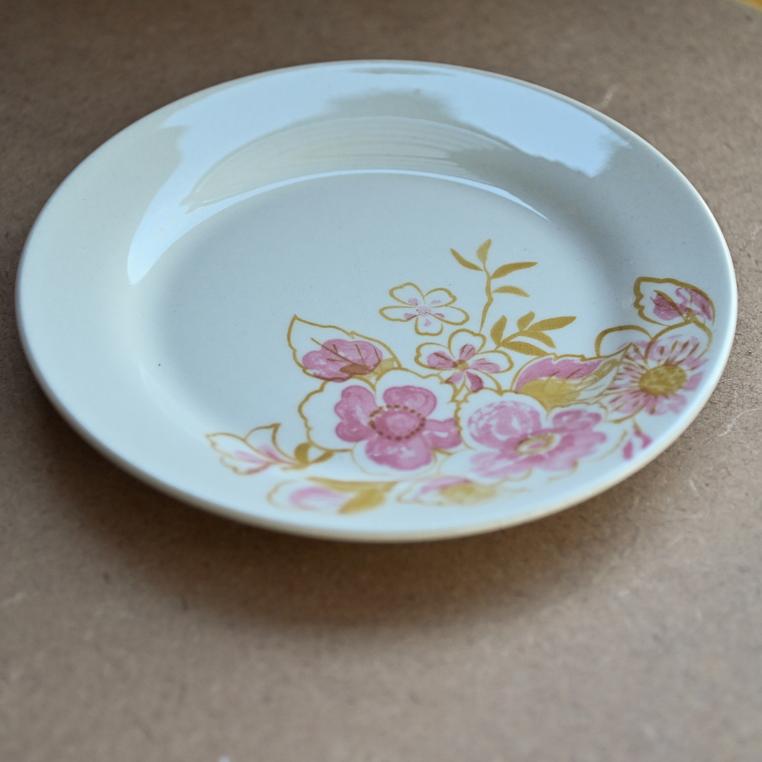 Prato de sobremesa com estampa floral vintage