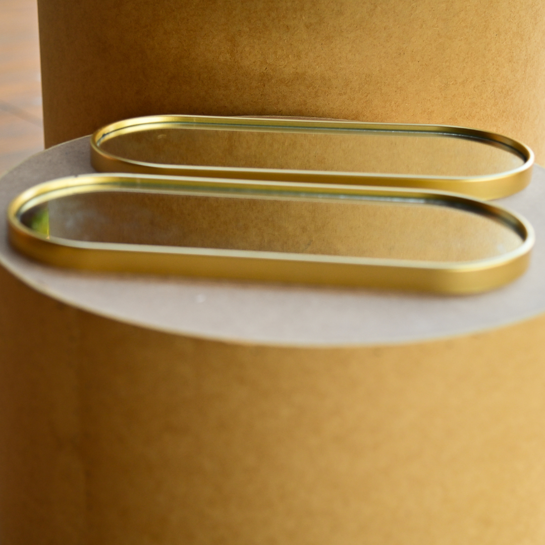Espelho decorativo oval dourado