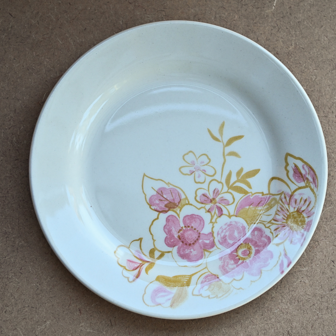 Prato de sobremesa com estampa floral vintage