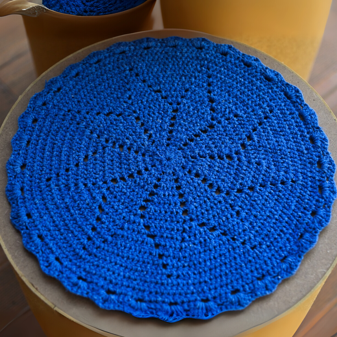 Jogo americano de crochê azul royal com detalhe em estrela central