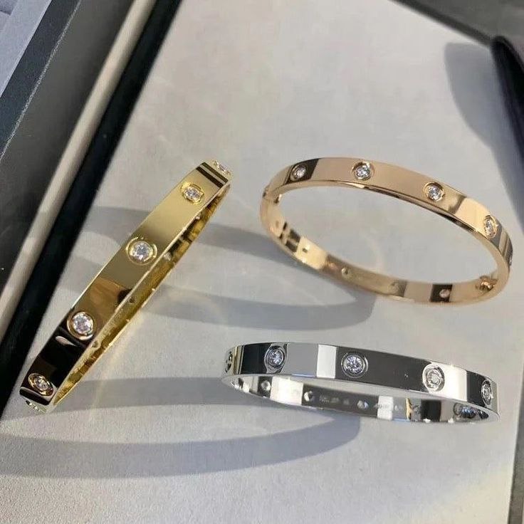 Bracelet Femme en Acier – Cartier LOVE avec Strass ✨