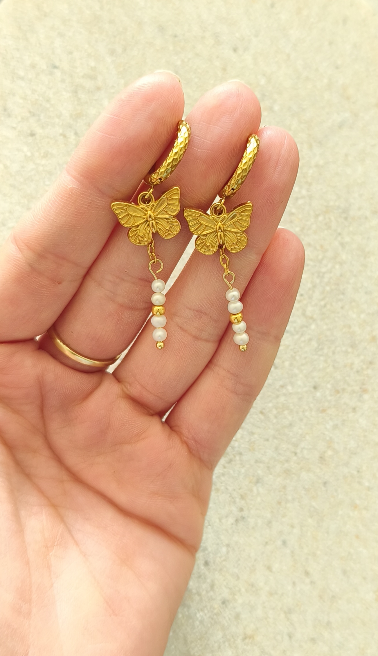 Vlinder en parel oorbellen