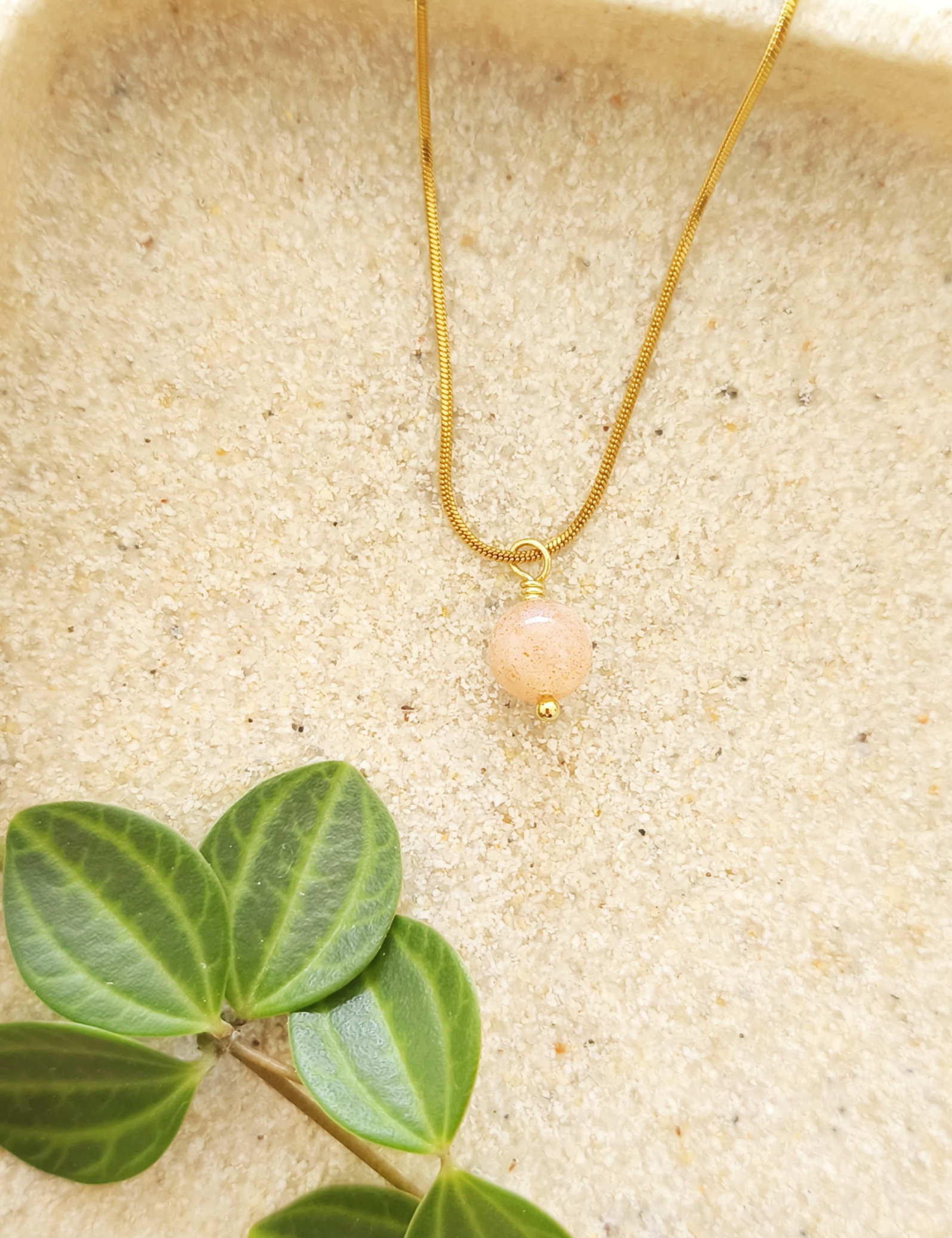 Roze maansteen ketting