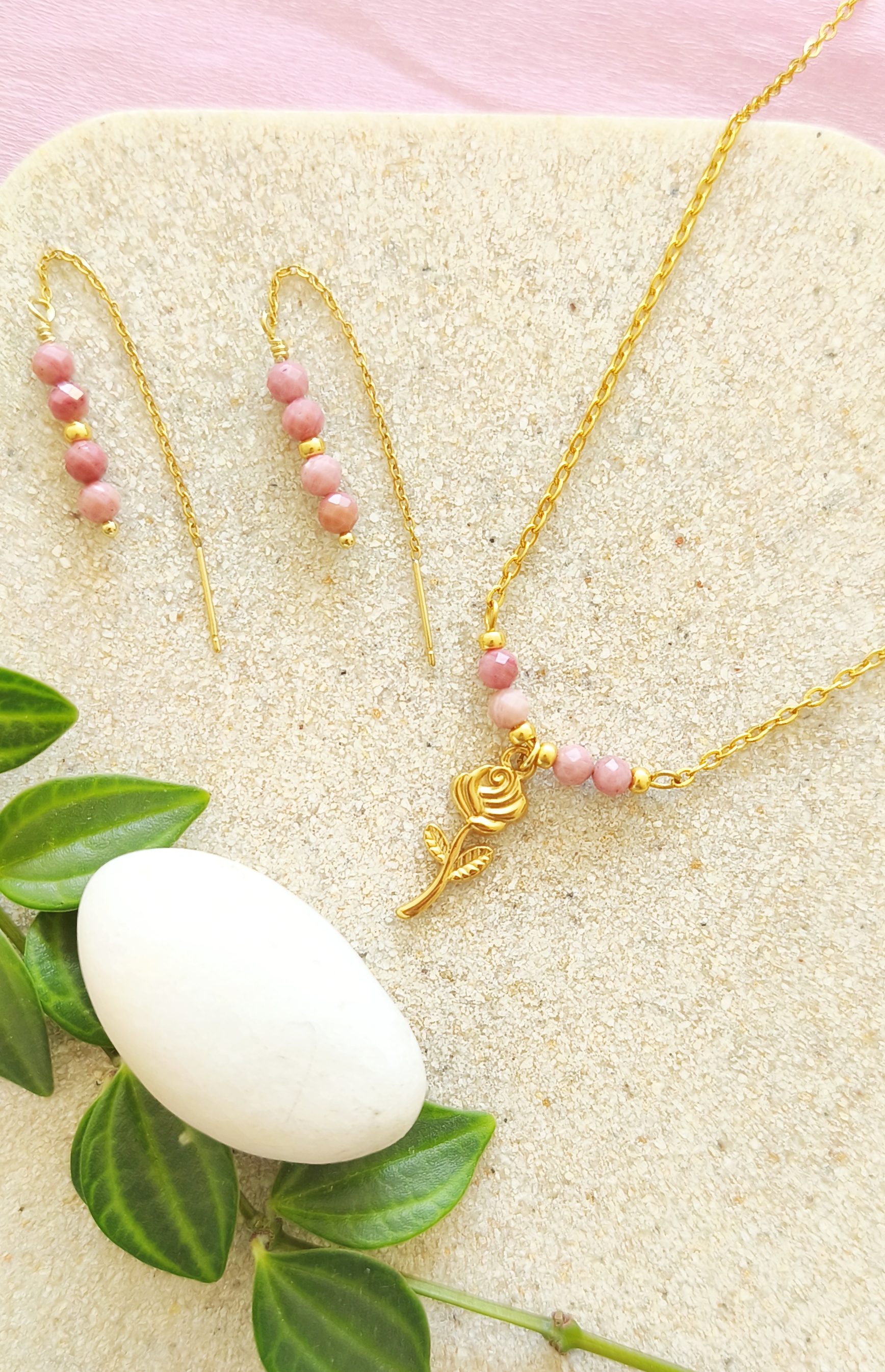 Roos en rhodoniet sieradenset