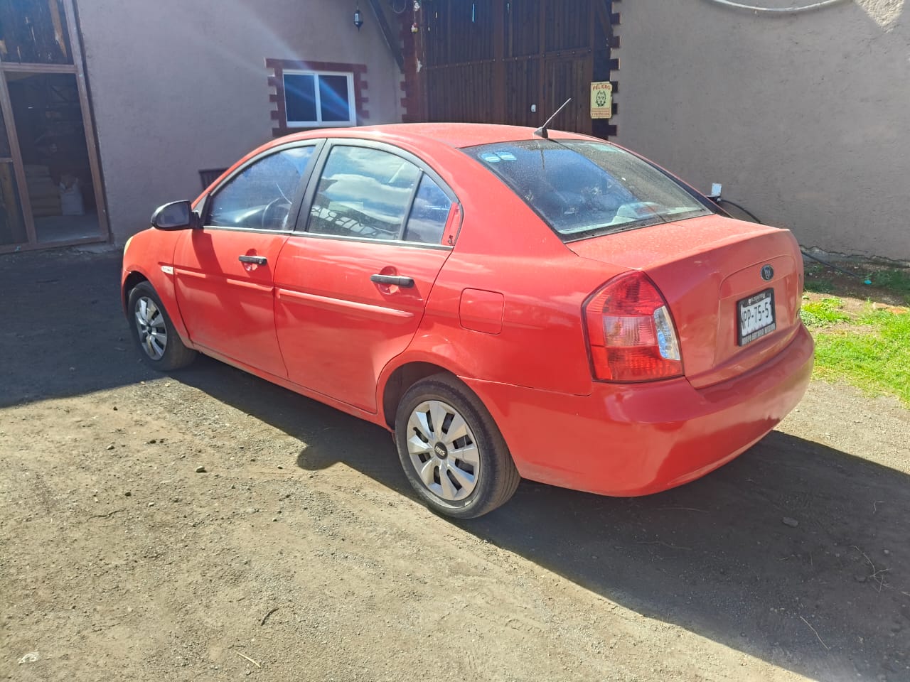 Hyundai Accent rojo