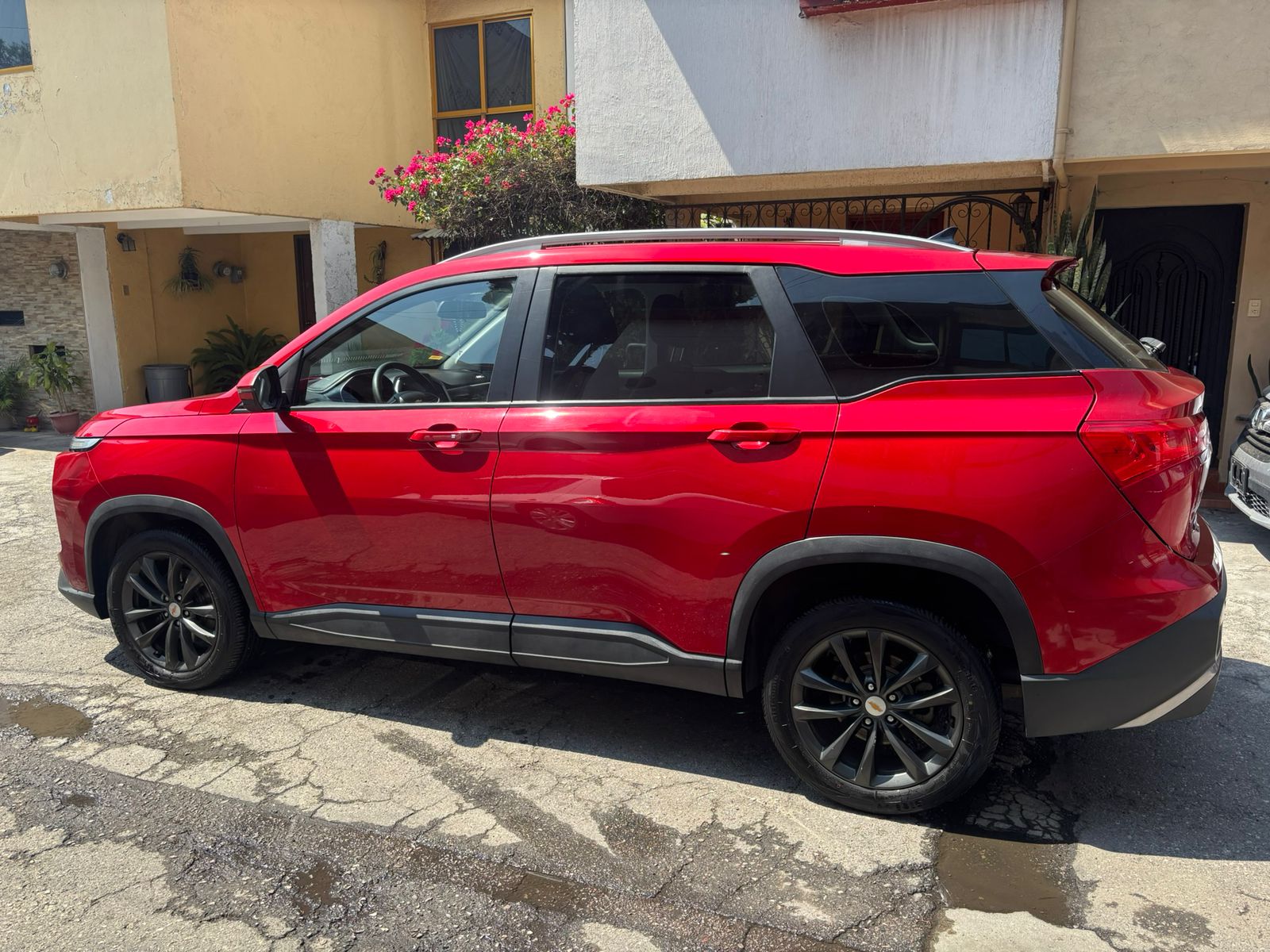 Camioneta SUV CAPTIVA 2022 roja