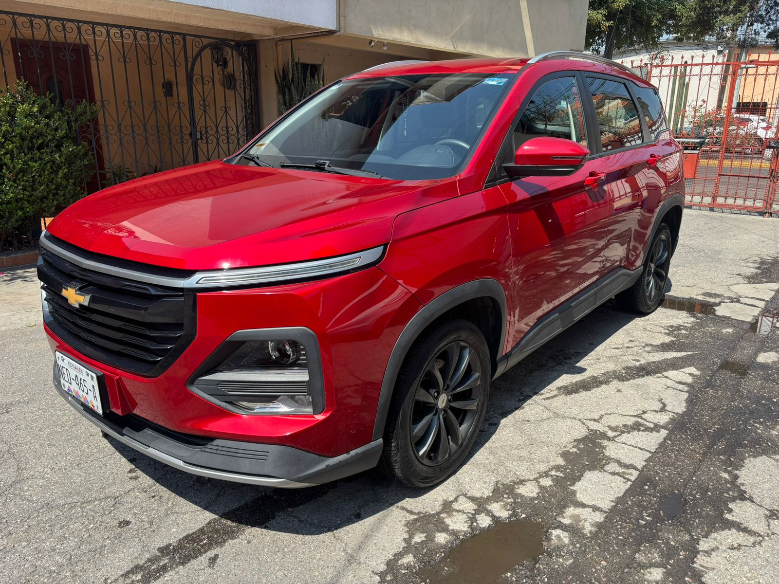 Camioneta SUV  CAPTIVA 2022 roja