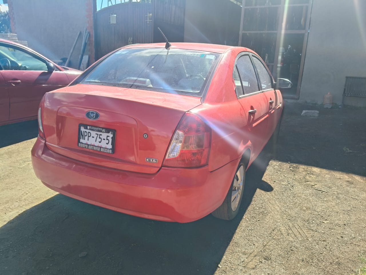 Hyundai Accent rojo