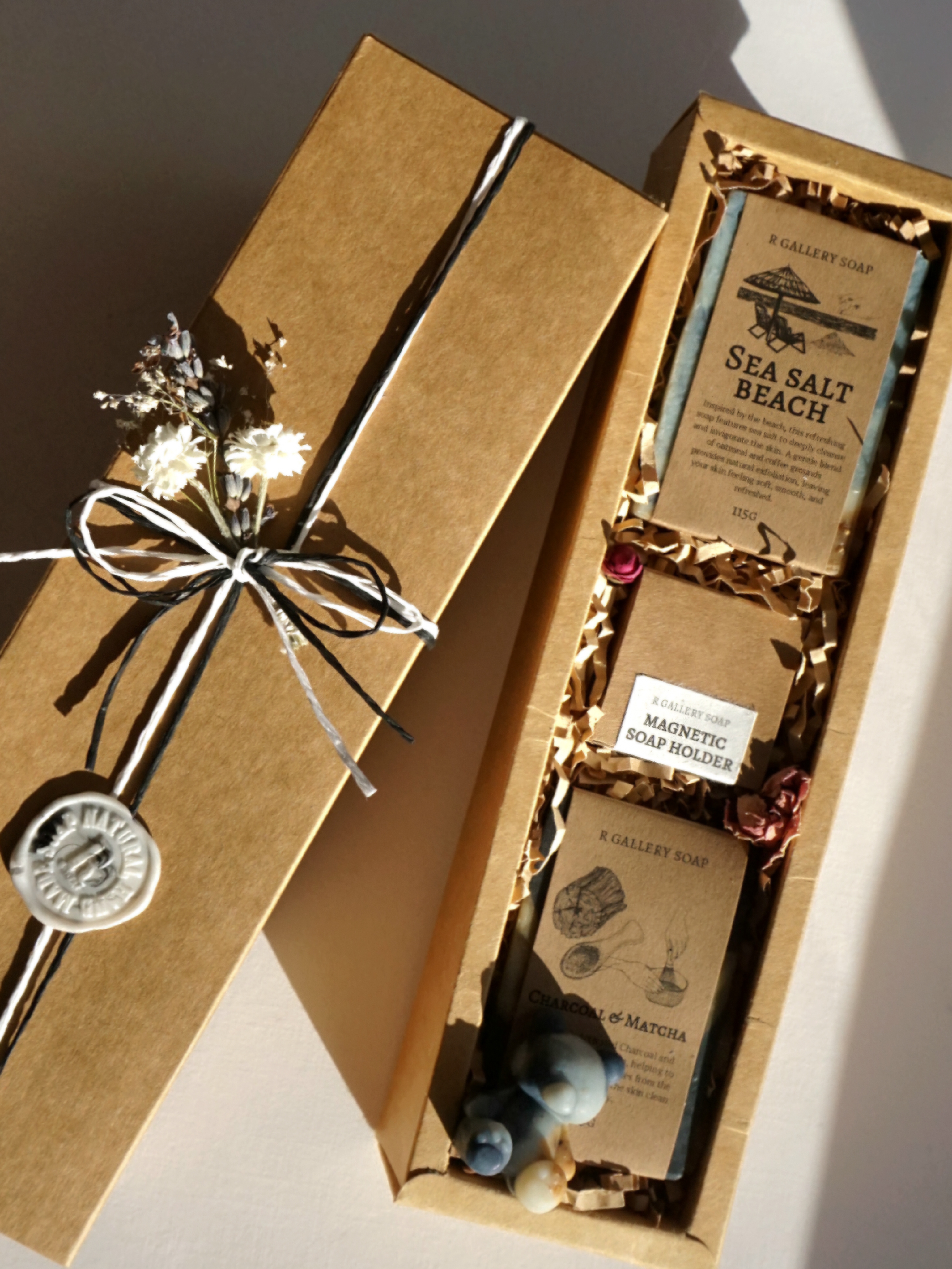 Gift box (2 soaps & Magnetic Soap Holder)