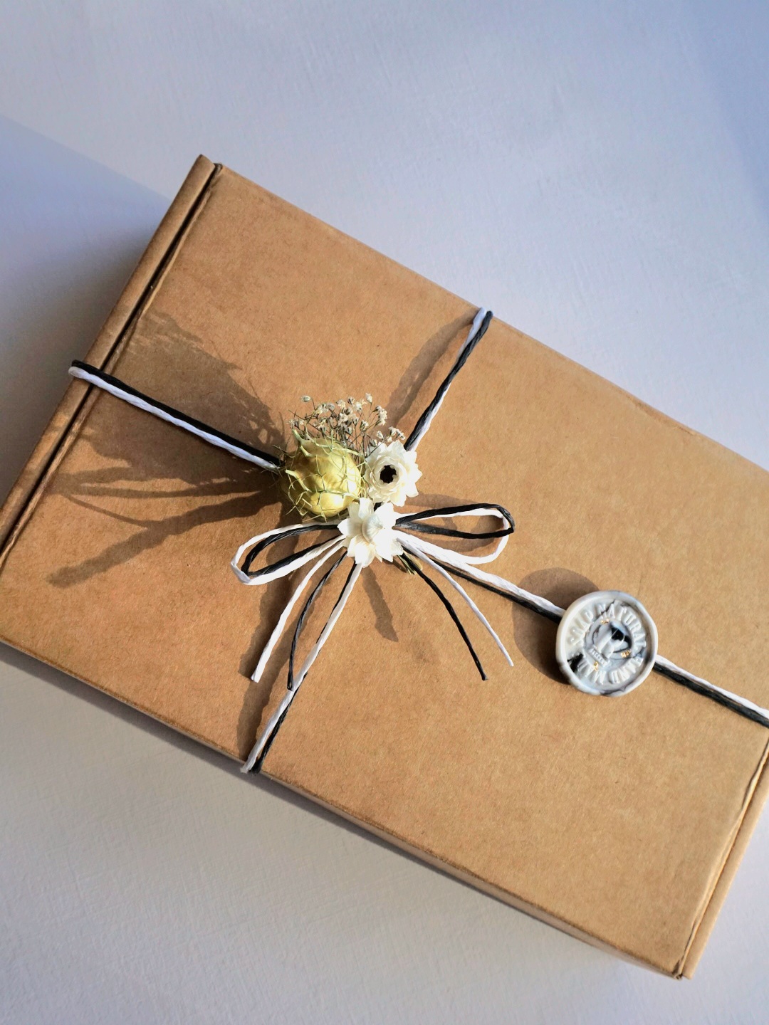 Gift box (2 soaps & Soap stand)